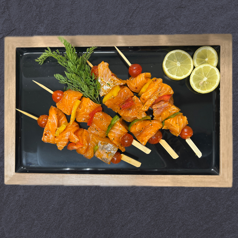 4 brochettes de saumon marinées Tex Mex
